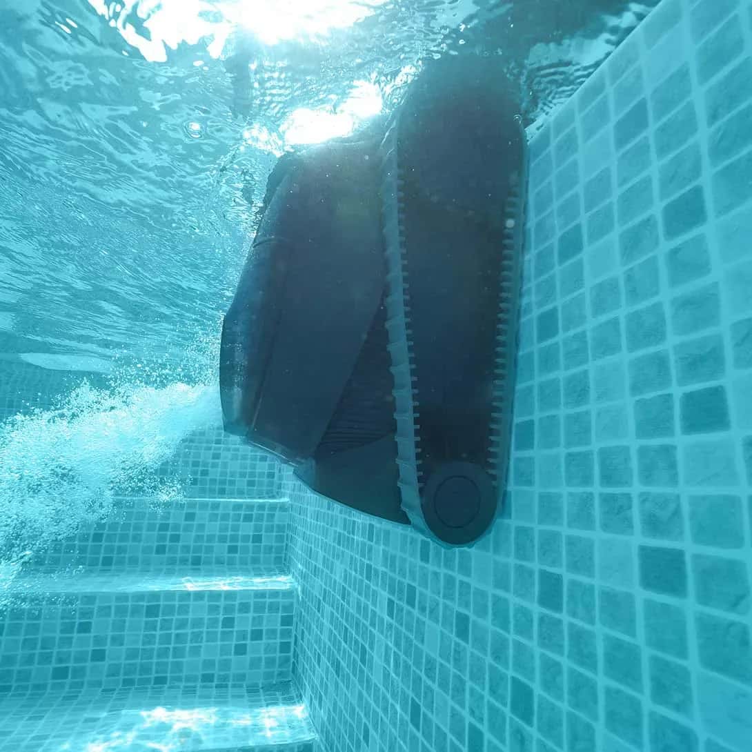 Thumbnail Robot curatare piscina fara cablu Dolphin Liberty 300 4