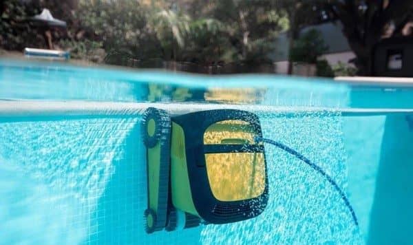 Robot curățare piscină Dolphin Wave 90i - Roboti Piscina Premium PiscinEcom